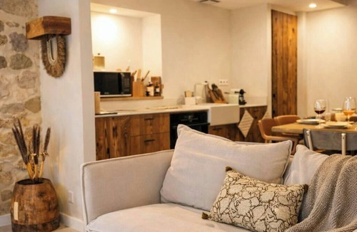Conjux House | Lakefront cottage on Lake Bourget