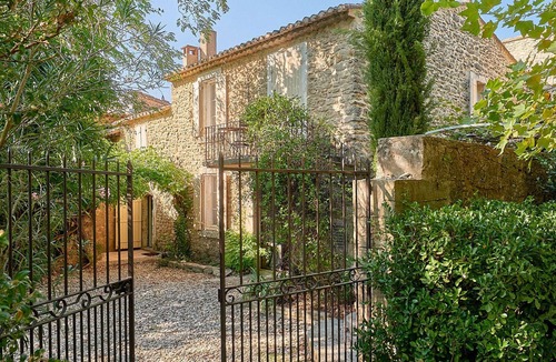 Oppede House | Large 18th century Provencal cottage, restored 5 bedrooms, 4 bathrooms