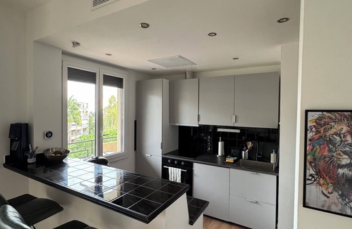 Caucade Apartment | Large 2-room apartment with quiet sea view + parking
