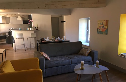 La Rochelle City Centre Apartment | Large 60 m2 apartment, historic center, near the market, former convent