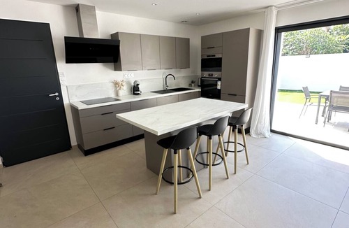 La Valette-du-Var House | Large, air-conditioned family home with a pool in Toulon, Var