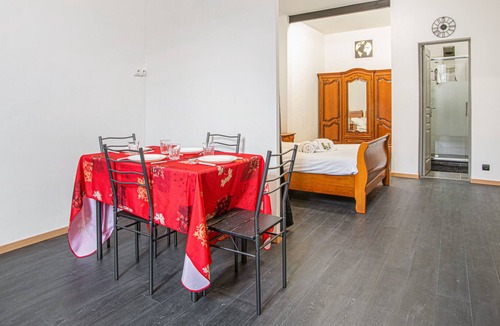 Saint-Michel - Nansouty - Saint-Genes Apartment | Large and calm studio in the heart of Bordeaux - Welkeys