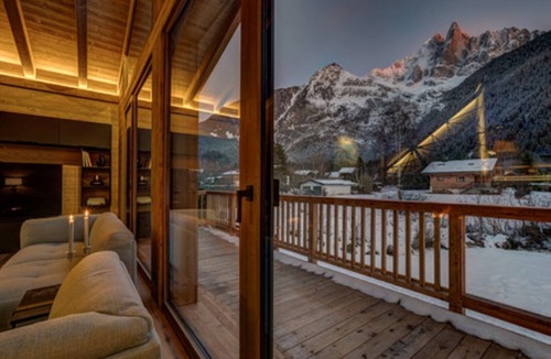 Les Praz-de-Chamonix Ski Chalet | Large design chalet with walking distance to the ski lifts in Chamonix.