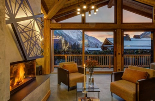 Les Praz-de-Chamonix Ski Chalet | Large design chalet with walking distance to the ski lifts in Chamonix.
