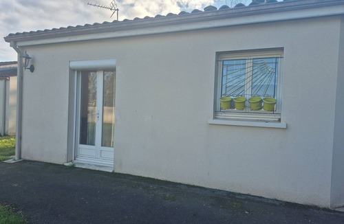Sainte-Radegonde House | Large family home - 4 bedrooms, enclosed garden & terrace