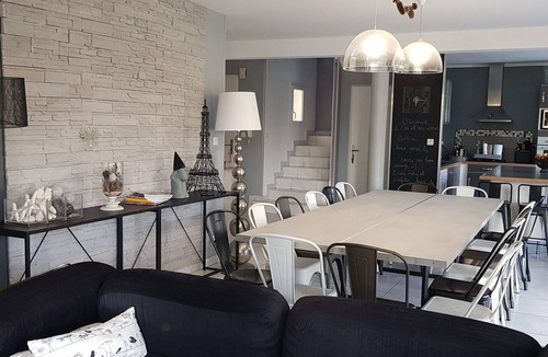 Saulon-la-Rue Villa | Large house with private garden and terrace, fully equipped for large groups
