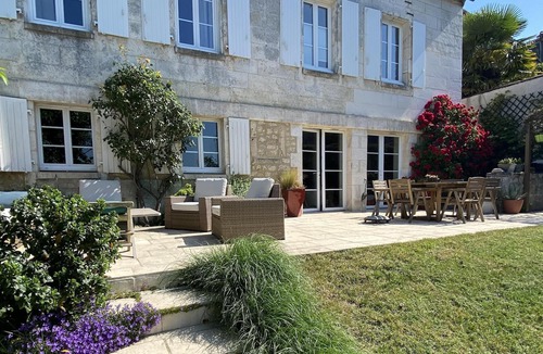Angouleme House | Large house with garden and swimming pool downtown Angoulême