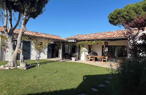 La Flotte House | Large new 5-bedroom house, swimming pool, parking, 5-minute walk from the port.