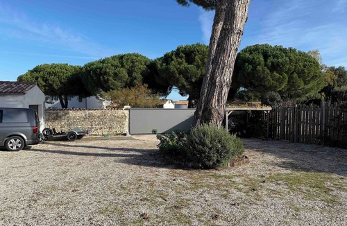 La Flotte House | Large new 5-bedroom house, swimming pool, parking, 5-minute walk from the port.