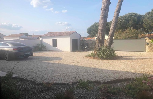 La Flotte House | Large new 5-bedroom house, swimming pool, parking, 5-minute walk from the port.