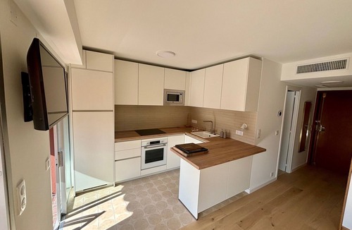 Caucade Apartment | Large upscale studio in luxury residence, swimming pool, tennis court, park, .