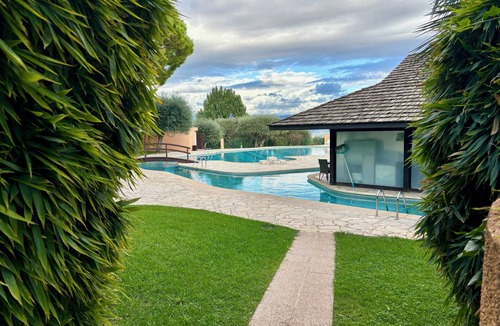 Caucade Apartment | Large upscale studio in luxury residence, swimming pool, tennis court, park, .