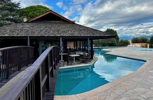 Caucade Apartment | Large upscale studio in luxury residence, swimming pool, tennis court, park, .