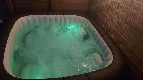 Blis-et-Born Ski Chalet | le Clos des Golferies, chalet avec jacuzzi