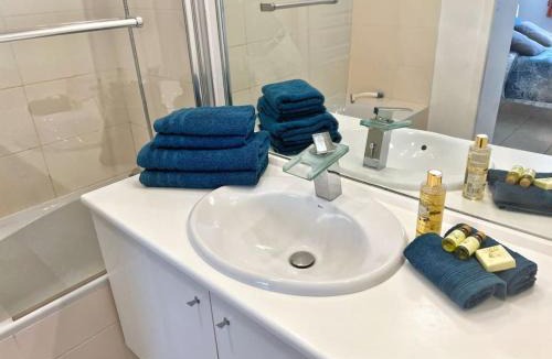 Le Brusc Apartment | "Le Cocon Bleu" Résidence avec Piscine au Coeur du Brusc