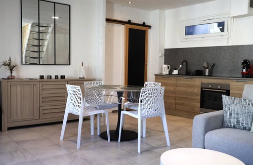 Nevers Apartment | Le Cocon St Martin – Cozy Duplex in Nevers City Center, Air Conditioning