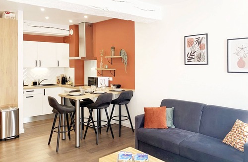 Provins Apartment | Le Constantin Charm & Comfort in the City Center