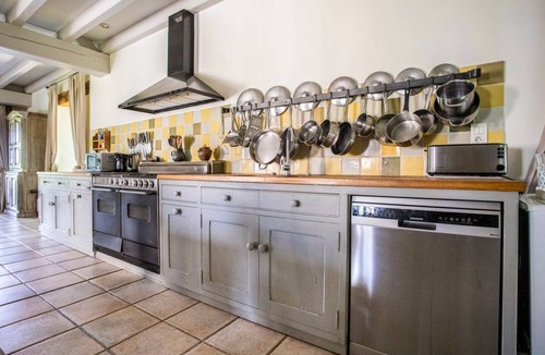 Tourtoirac Villa | Le Moulin Charmant - Six Bedroom Villa, Sleeps 14