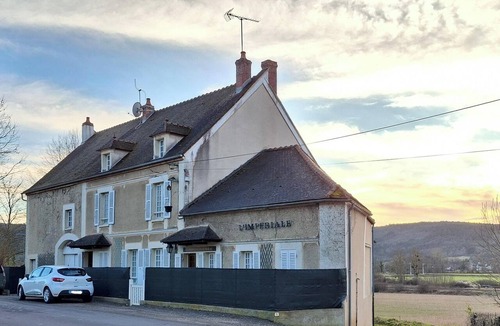 Sermizelles House | Le Refuge du Jardin de l'Impériale (sleeps 5), garden (600 m²), barbecue, ping pong
