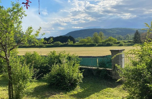Sermizelles House | Le Refuge du Jardin de l'Impériale (sleeps 5), garden (600 m²), barbecue, ping pong