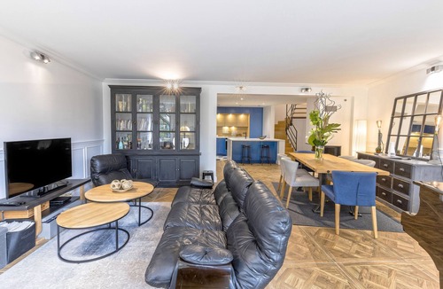 Notre-Dame Apartment | Le Saint Antoine: house-style apartment with garden, 1 free parking space