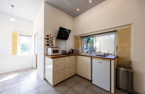 Saint-Germain-Du-Puch Apartment | Le Studio – Château Le Noble: A Peaceful Retreat in the Heart of the Vineyards