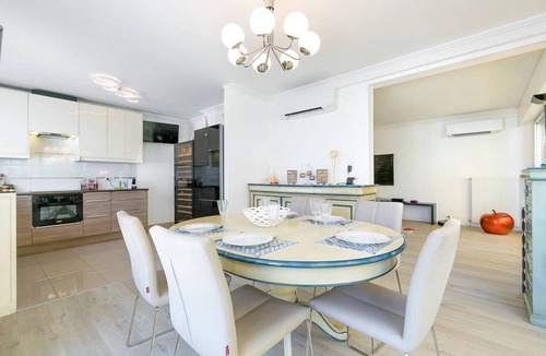 Old Town Apartment | Les Bambous, appartement 3 chambres, parking et belle terrasse