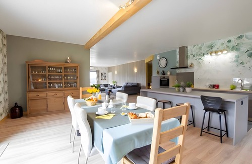 Plazac Bed & Breakfast | Les Silex Guest Room: Modern Comfort in the Heart of Périgord Noir