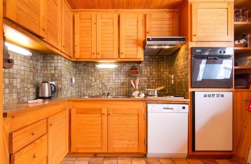 Montroc Ski Chalet | Les Soldanelles Cozy Alpine Apartment in Chamonix | Ski Access & Mountain Views, Le Tour (Argentière), France