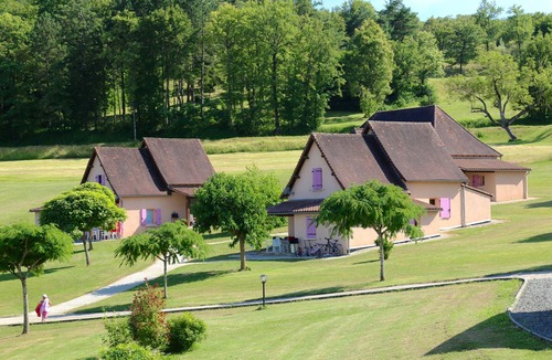 Hautefort House | Les SOURCES Premium, SPA, Swimming pool, Fishing pond, Playground, Games room.