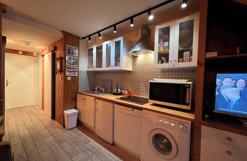 Val-Thorens Apartment | Located in the middle of the ski resort and shops. At the foot of the ski tracks