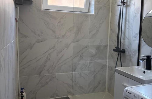 Saint-Sylvestre House | Location in private security residence with free parking, 6 min to Nice center, 1 min for all transports available