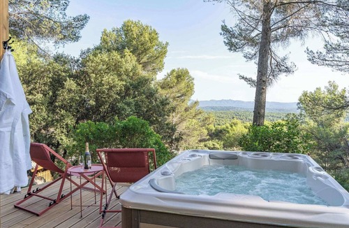 Saint-Marc-Jaumegarde Cottage | Lodge & Spa Massif de L'étoile - Le Chant des Pins Aix en Provence