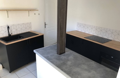 Sermoise-sur-Loire Apartment | Logement atypique avec jardinet proche de la Loire