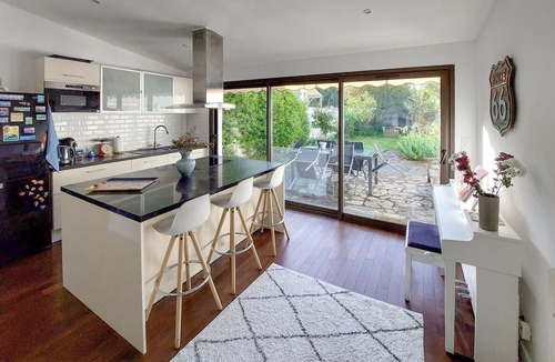 Le Bouscat House | Look forward to a wonderful break in this cozy vacation home.