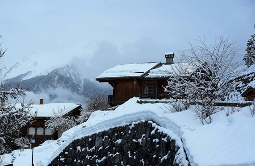 Saint-Bon-Tarentaise Ski Chalet | Lovely Alpine chalet near ski bus stop, fabulous views, tablet pcs, free WiFi