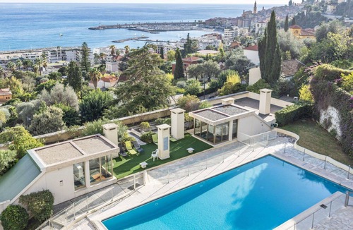 Menton Apartment | Lovely apartment for 4 people with WIFI, pool, TV and terrace