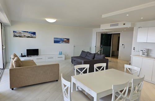 Menton Apartment | Lovely apartment on the Côte d'Azur for 6/10 people with sea and city views