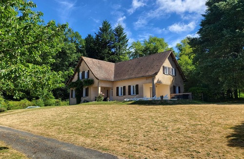 Saint-Mathieu House | Lovely Modern 6-Bed Retreat Near 3 Swimming Lakes, Perfect for Families