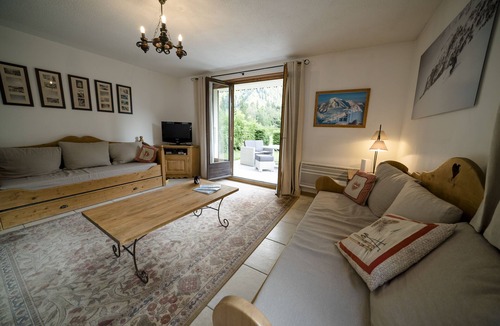 Les Praz-de-Chamonix Apartment | Lovely spacious 3 bedroom apartment with garden views of Mont Blanc and Les Drus