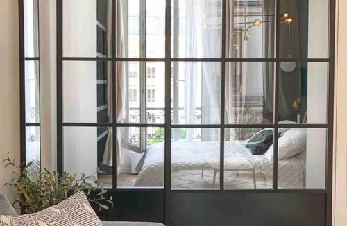 L'Europe Hotel | Luxurios Designer Decorated 1 Bedroom Suite walk to Champs-Elysées (Sleeps 3)