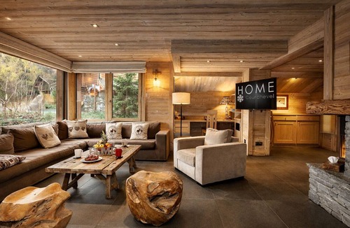 La Perriere Ski Chalet | Luxurious Chalet in Courchevel-La Tania: Sleeps 12, Ski-in/Ski-out, Jacuzzi, Sauna & Home Cinema
