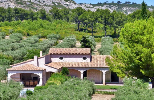Mouries House | Luxurious home in Mouries with private swimming pool, can be inside or outside