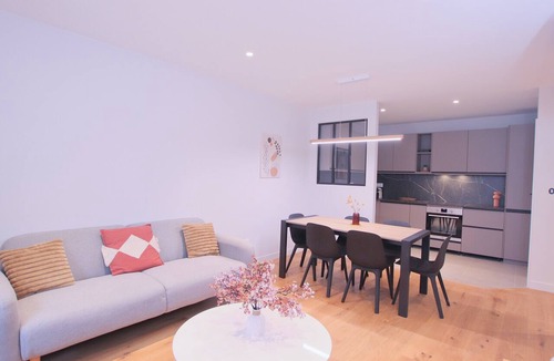 Hotel de Ville - Quinconces Apartment | Luxury 3-bedroom apartment in hyper centre, air con, lift