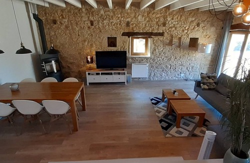 Azerat Villa | Luxury and cozy vacation home for 6 people on a quiet estate.