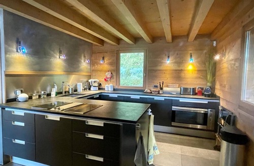 Araches-la-Frasse Ski Chalet | Luxury Chalet 5 Bedrooms with Jacuzzi and Parking