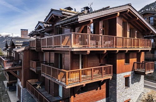 Courchevel Apartment | LUXURY CHALET WITH JACUZZI IN COURCHEVEL MORIOND – DOMAINE DES GLACIERS
