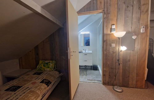 Garchizy Bed & Breakfast | Maelle Family Room (3 double beds)