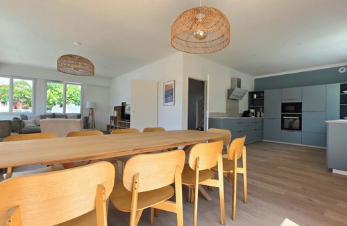 Saint-Georges-de-Didonne Villa | Magnificent VILLA 220 m² - 14 persons - heated swimming pool - parking lot