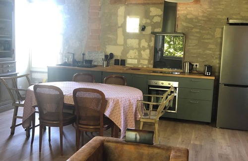 Graveson Apartment | Magnificent apartment in 18th century Priory, with swimming pool and lush grounds